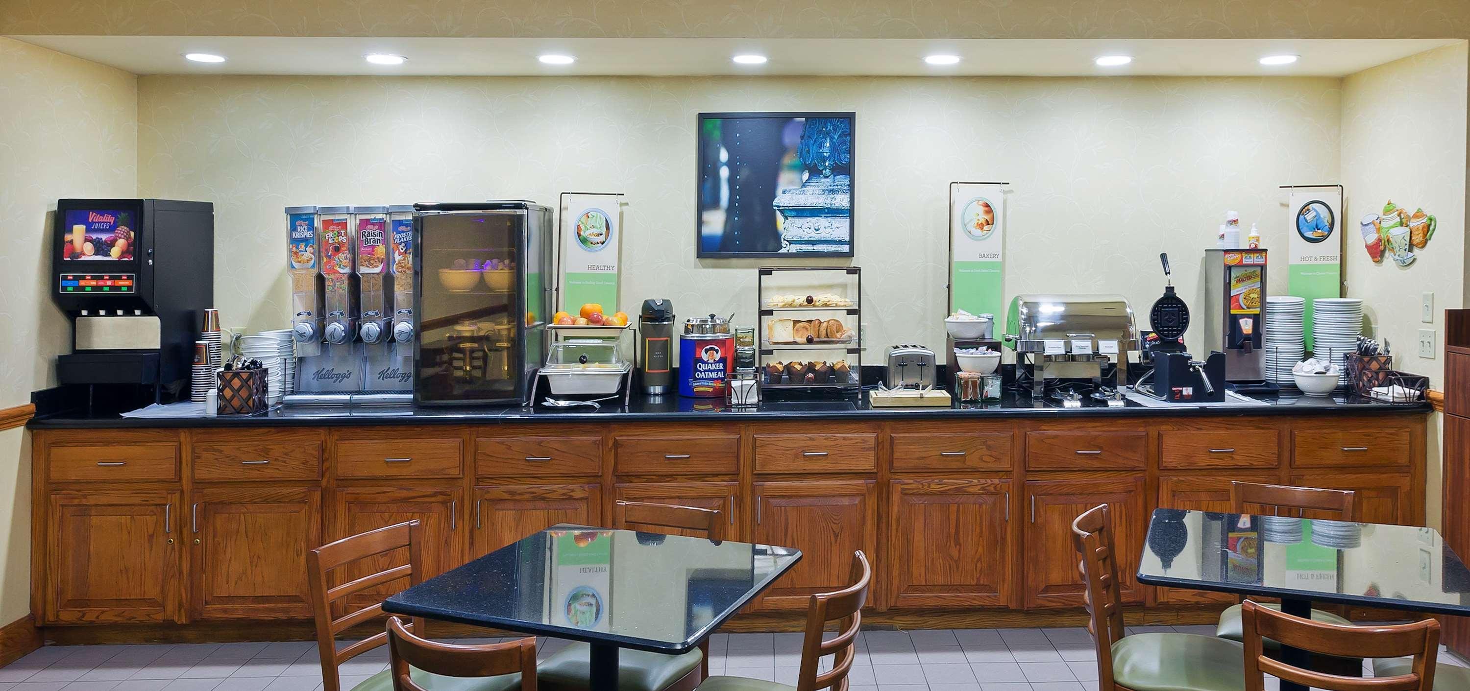 Country & By Radisson, At Northwest Expressway, Ok Hotel