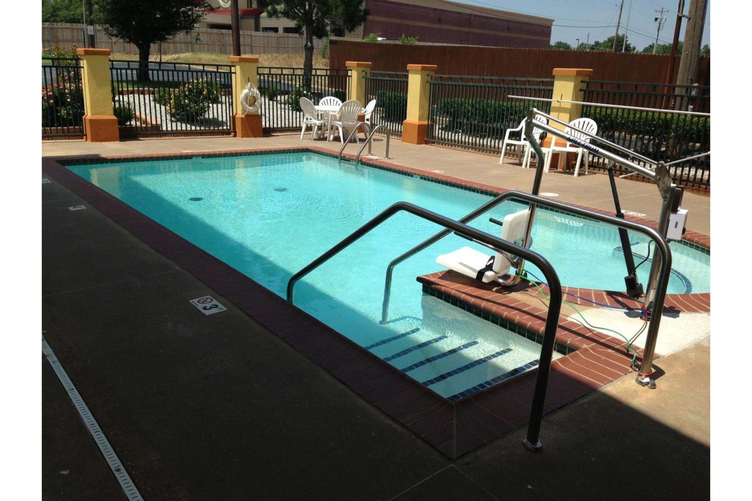 Hotel Country & By Radisson, At Northwest Expressway, Ok 3*