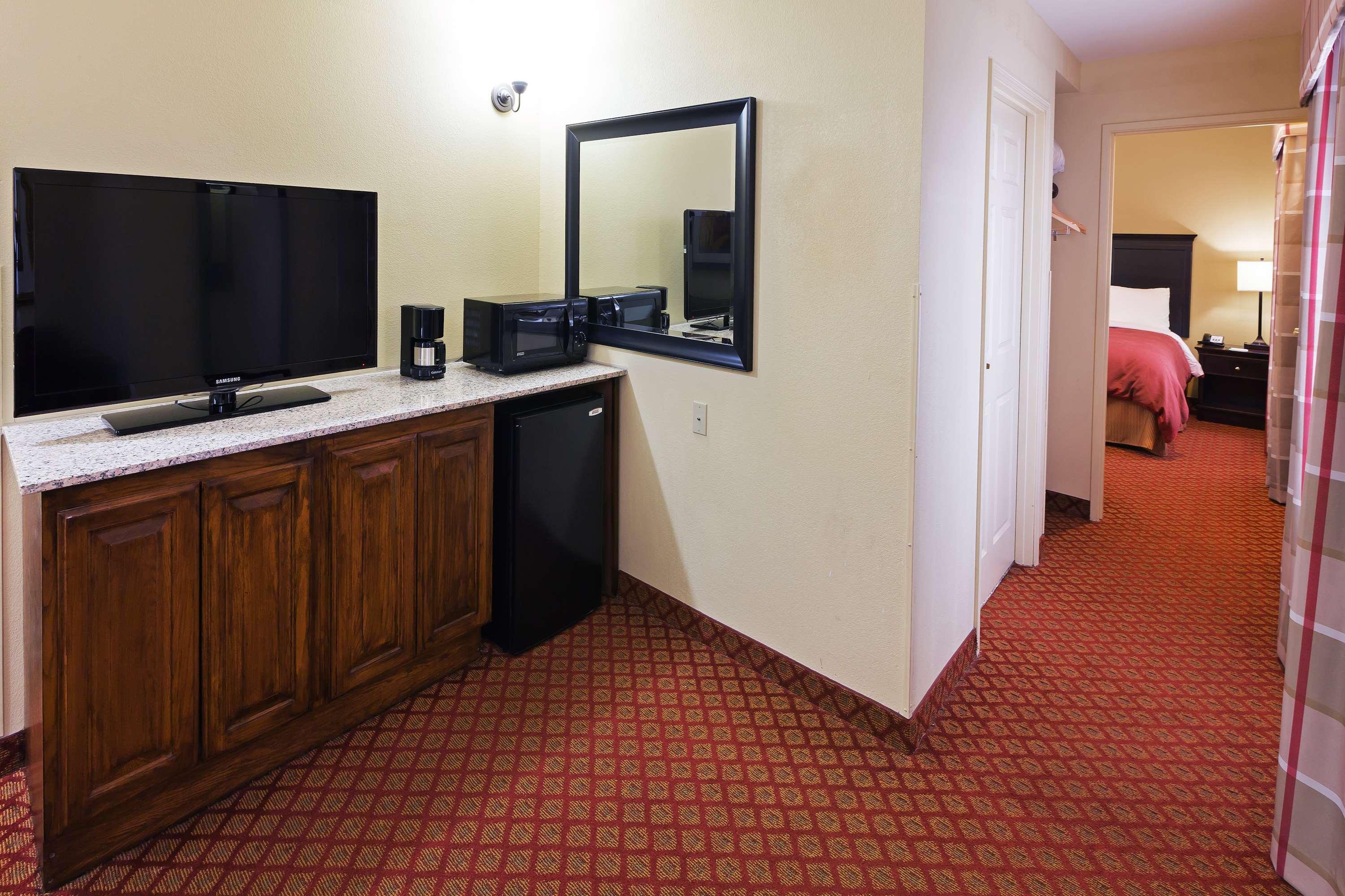 Hotel Country & By Radisson, At Northwest Expressway, Ok Oklahoma City