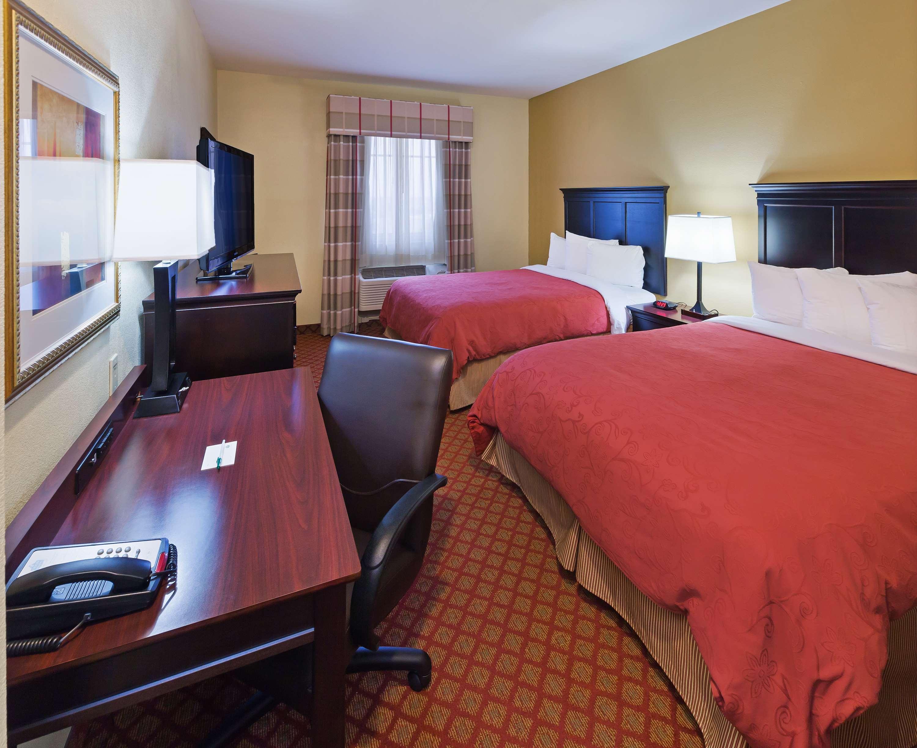 Hotel Country & By Radisson, At Northwest Expressway, Ok 3*