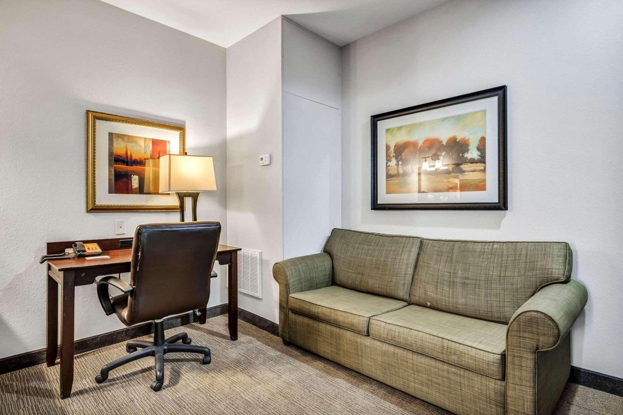Country & By Radisson, At Northwest Expressway, Ok 3*