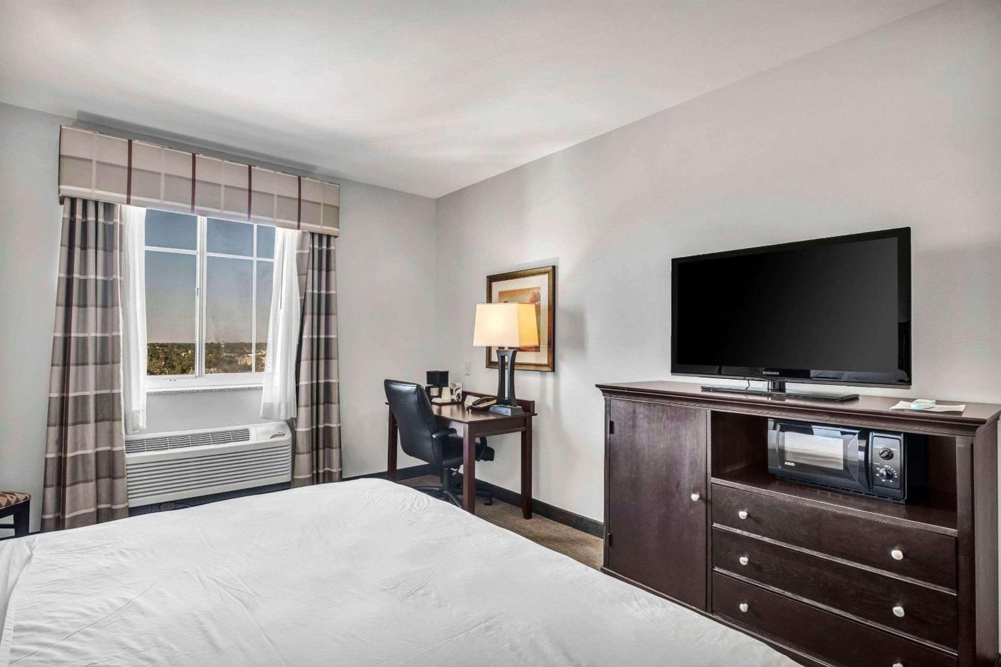 Hotel Country & By Radisson, At Northwest Expressway, Ok Oklahoma City