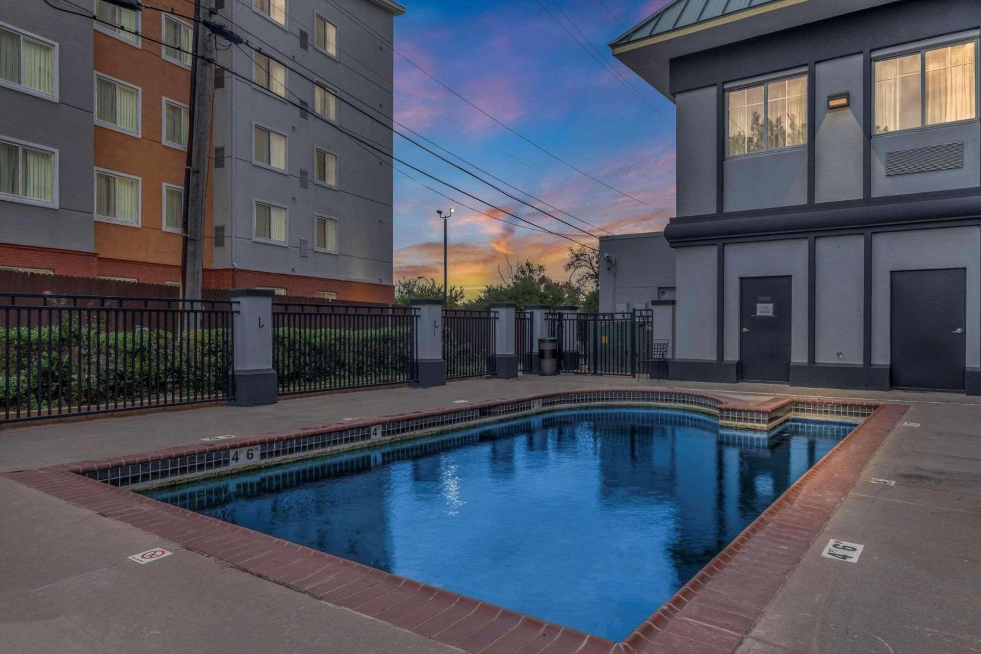 Country & By Radisson, At Northwest Expressway, Ok 3* Oklahoma City