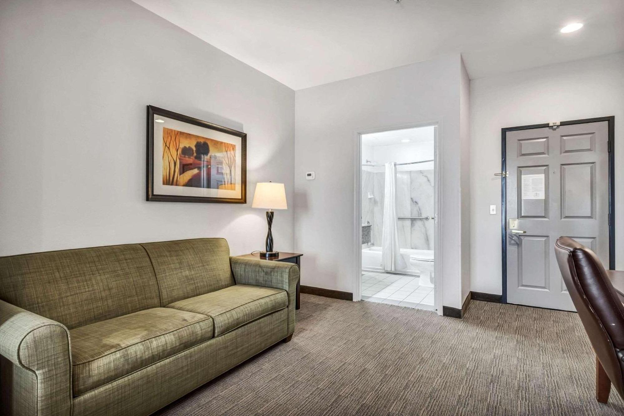 Country & By Radisson, At Northwest Expressway, Ok Hotel