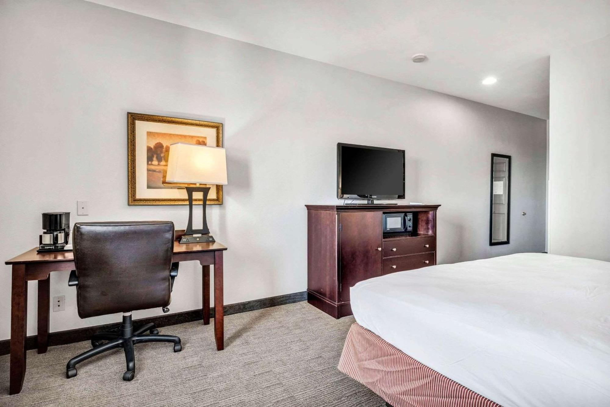 Country & By Radisson, At Northwest Expressway, Ok 3*