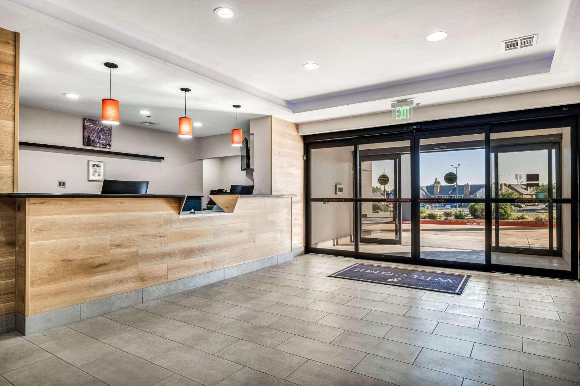 Hotel Country & By Radisson, At Northwest Expressway, Ok Oklahoma City