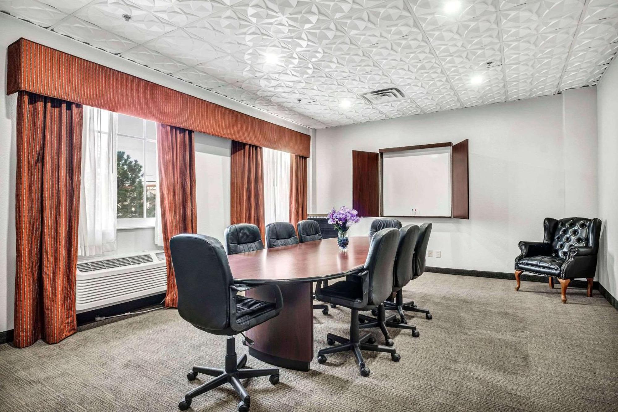 Country & By Radisson, At Northwest Expressway, Ok Hotel Oklahoma City
