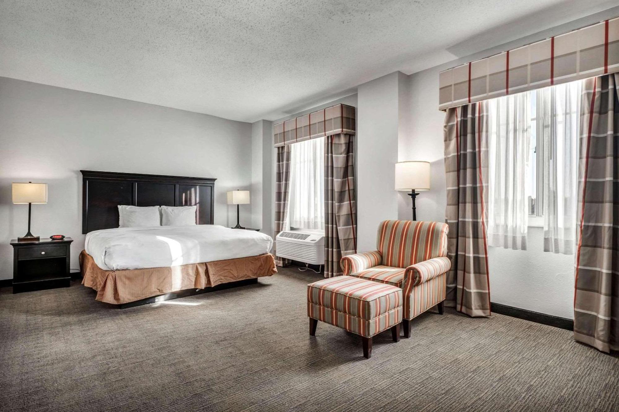 Hotel Country & By Radisson, At Northwest Expressway, Ok 3*