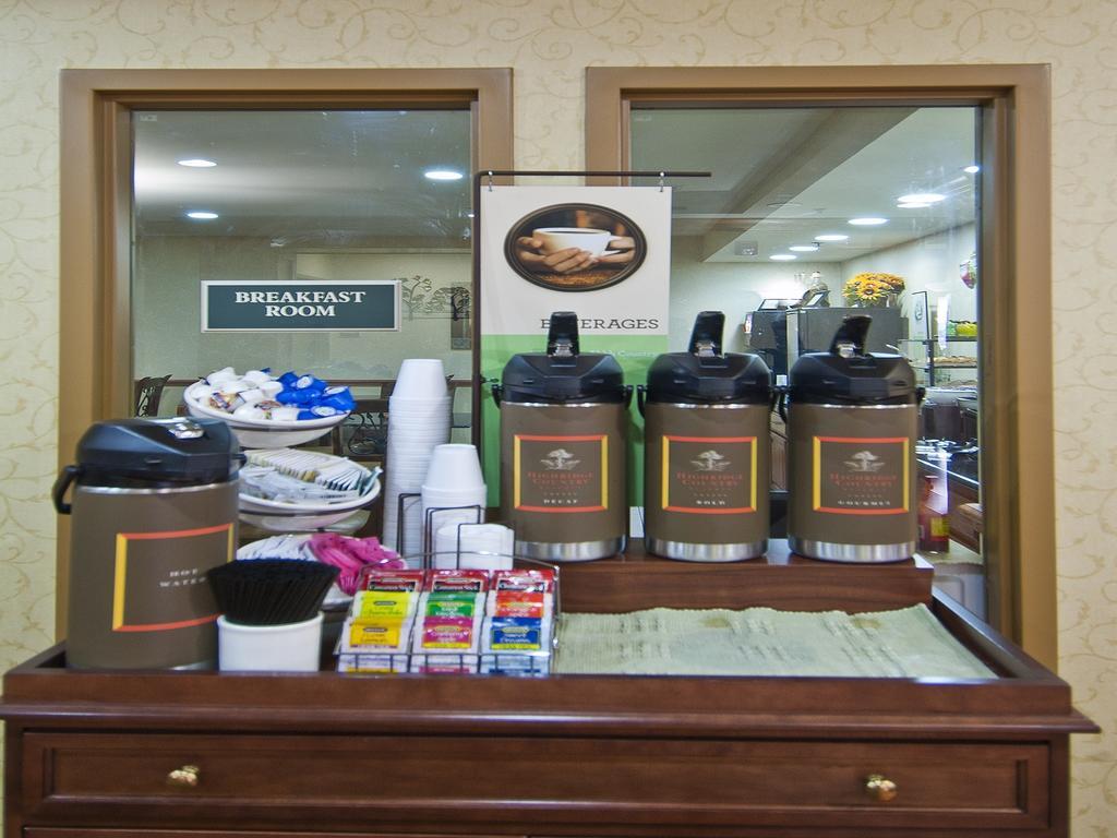 Country & By Radisson, At Northwest Expressway, Ok 3*