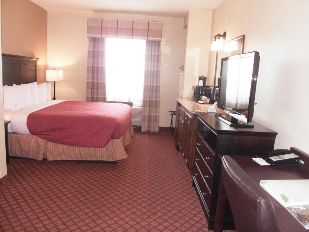 Hotel Country & By Radisson, At Northwest Expressway, Ok 3*