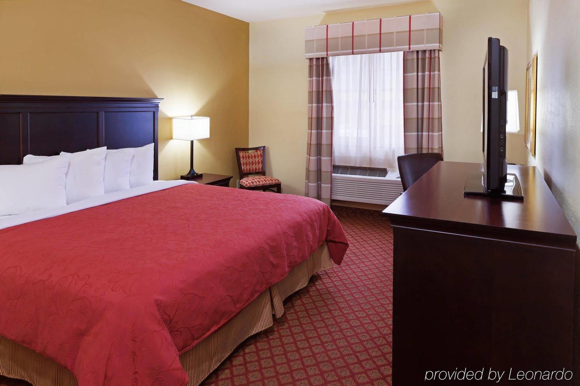 Hotel Country & By Radisson, At Northwest Expressway, Ok